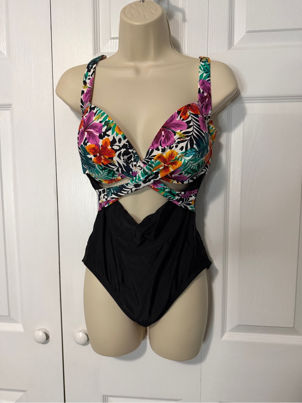 Swimsuits for all tropical underwire cutout one piece swimsuit size 10